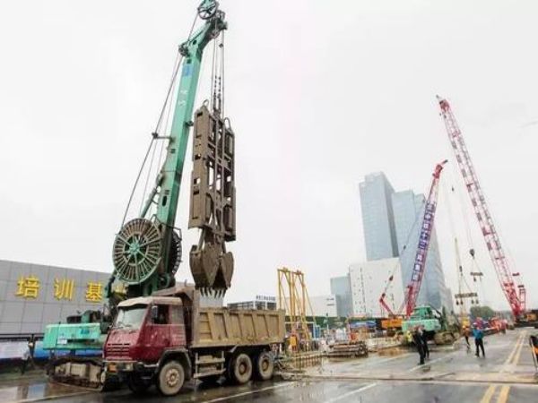 北戴河新区吊车出租公司电话_叉车出租对驾驶人员的资格要求